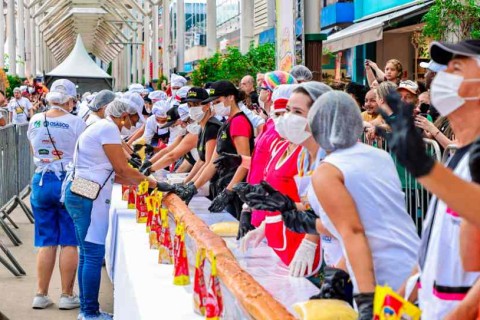 Osasco celebrou 64 anos com recorde do cachorro-quente gigante