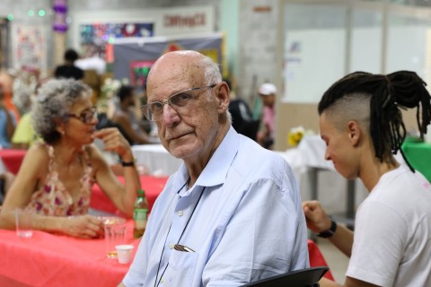 Júlio Lancelotti oferece ceia de natal a moradores de rua em SP