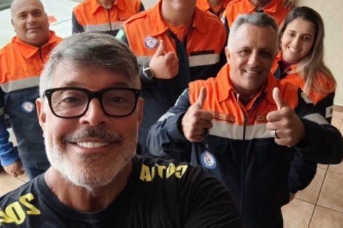 Alexandre Frota faz doação de R$ 10 mil reais a Defesa Civil de Cotia