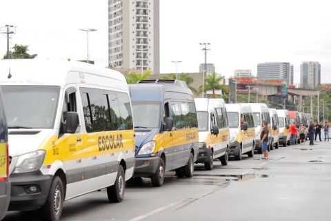 Barueri digitaliza serviços do Transporte Escolar e elimina uso de papel