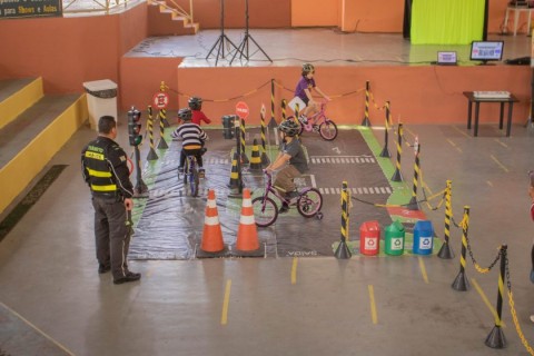 Brincando nas Férias com a Semurb já começou no Parque Municipal de Barueri